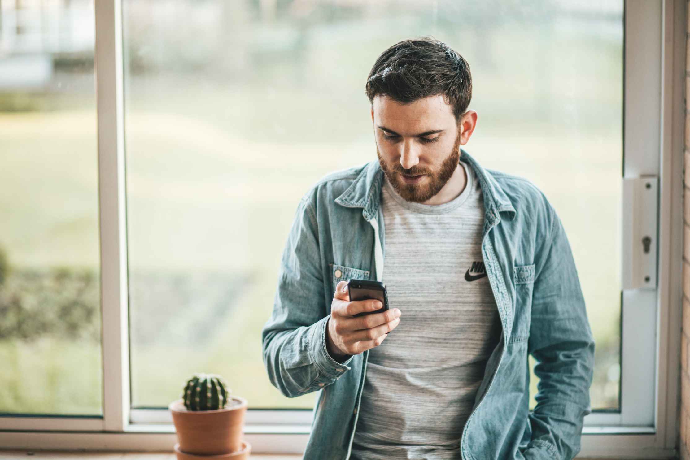 patient looking at the icory mobile app